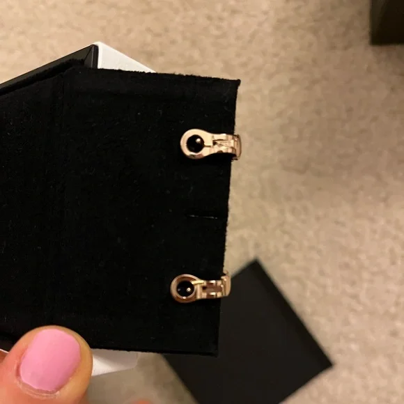 Chanel Coco Crush Earrings Quilted Motif - Picture 4 of 5